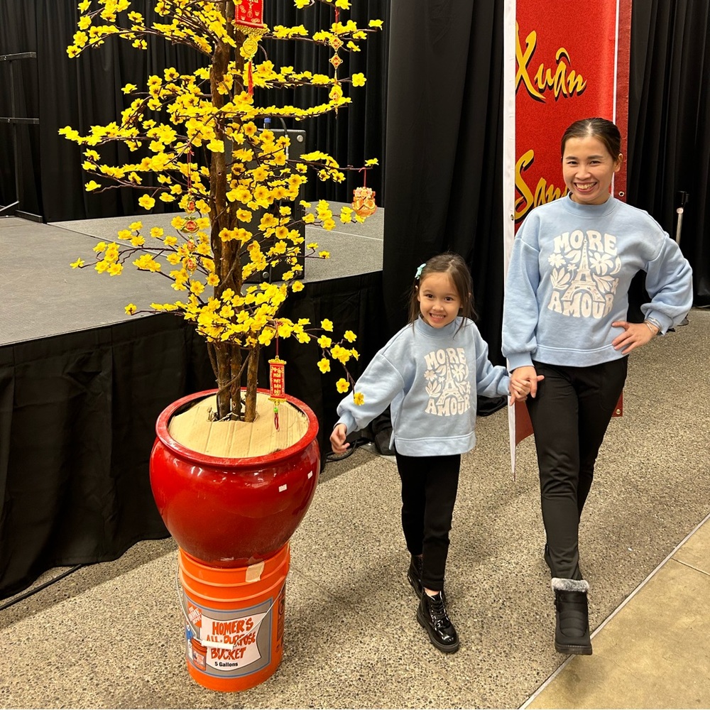 Old Navy Mommy and me matching sweatshirts S/5t